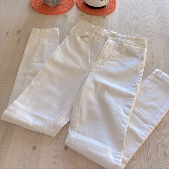 Zara Denim - Zara high rise white skinny jeans size 4